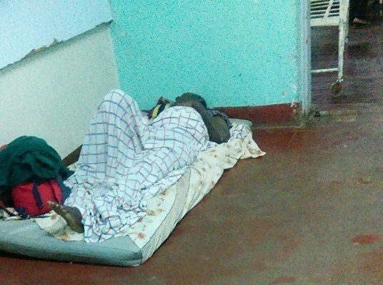 Malawi Patients sleeping on the floor hospitals