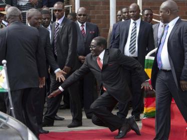 Robert Mugabe falls Zimbabwe