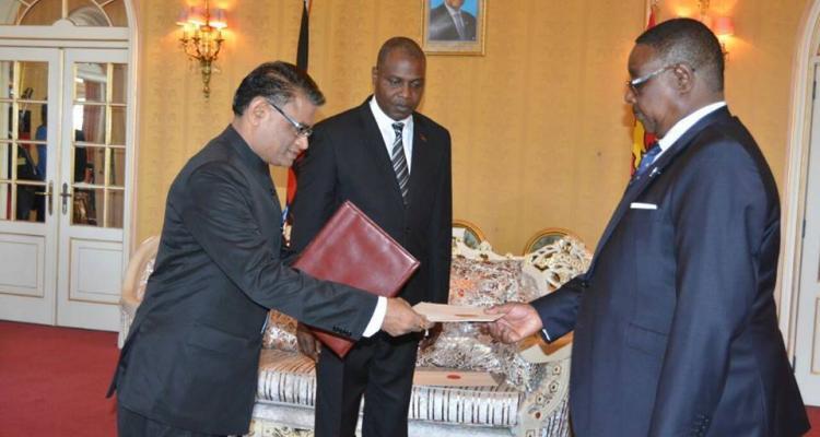 Peter Mutharika with Suresh Kumar