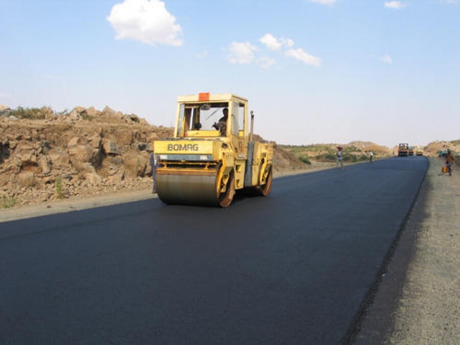 Road constructors mostly sleep with girls. 