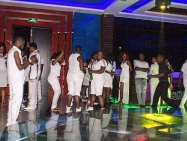 carlsberg-all-white-party