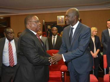 Makhtar Diop, Peter Mutharika