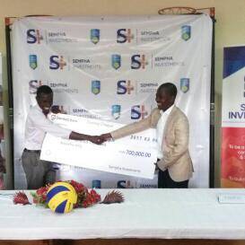 Mtegha (left) receives symbolic check from Zimba (right) @ olympAfrica centre