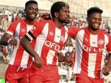 Fodya (C) celebrating a goal for Nyasa Big Bullets in a Super League game against Tigers