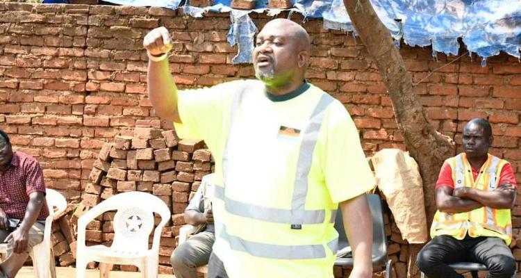 Minister of Energy Ibrahim Matola speaking to Area 51 residents in Lilongwe