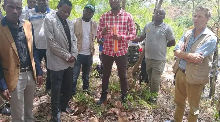 World Bank Director for Malawi, Hugh Riddell, met members of Twitule Comsip Cooperative in the area of Paramount Chief Kyungu in Karonga district.