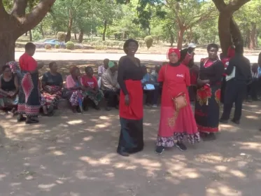 Former Malawi Young Pioneers on Friday conducted a vigil at Kamuzu Mausoleum in Lilongwe as one way to force government to pay their benefits.