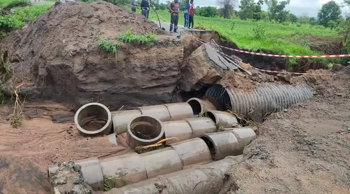 Lakeshore road has been cut off in Salima