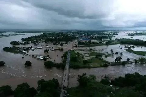 Government through the Department of Disaster Management Affairs (DoDMA) in the Office of the President and Cabinet says a brief preliminary report from Nkhotakota District Council indicates that Dwangwa area experienced heavy rains that led to the flooding of Dwangwa and Kaombe Rivers, affecting surrounding areas.