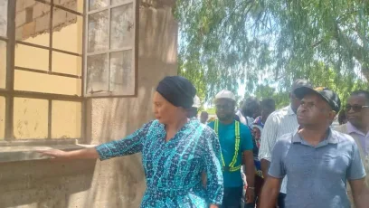 Deputy Minister of Health Halima Daudi has advised contractors who are constructing health personnel’s houses in Chikwawa district to speed up the process, saying the project is likely to miss deadline.