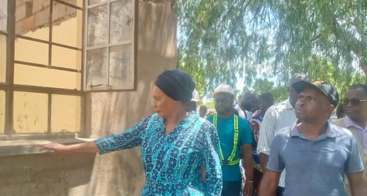Deputy Minister of Health Halima Daudi has advised contractors who are constructing health personnel’s houses in Chikwawa district to speed up the process, saying the project is likely to miss deadline.