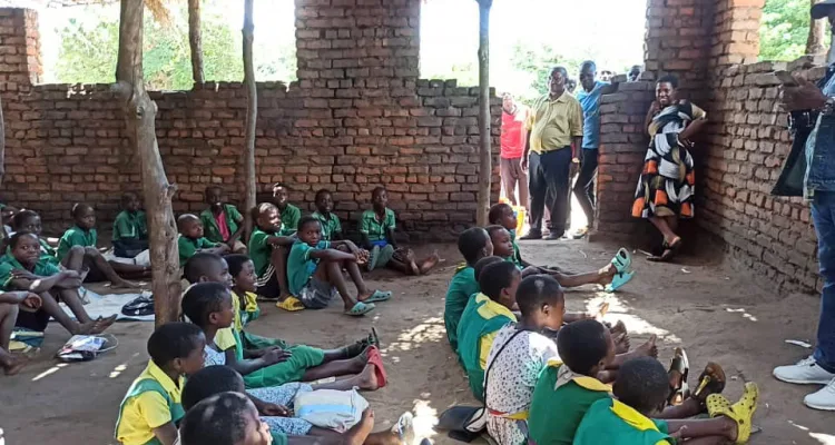 Local leaders in the area of Sub Traditional Authority (STA) Mkutumula in Ntcheu have expressed concern over inadequate learning materials and poor infrastructures in Chigumukire and Mapondera primary schools in Bwanje South constituency.