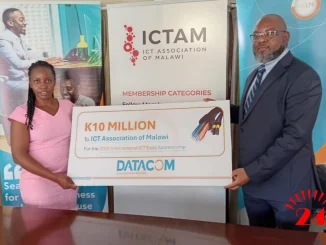 Nthakomwa Presenting A Dummy Cheque To Kamdima 002- Malawi24