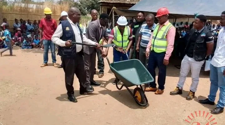 Officials And The Contractors- Malawi24